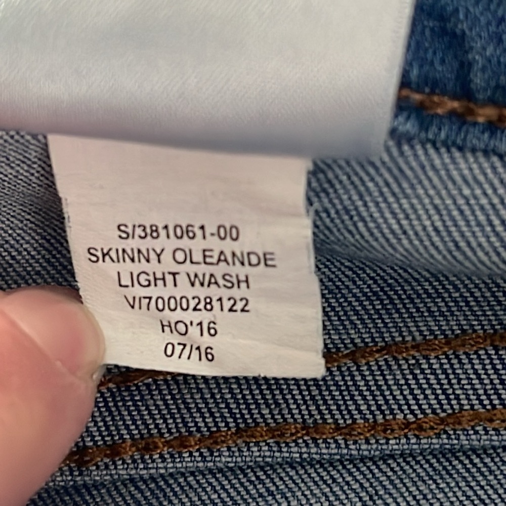 Banana Republic Light Wash Skinny Jeans Size 32L - Picture 4 of 10